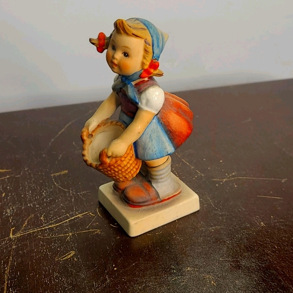 Vintage Hummel, 1950's, Full Bee Mark, #73 Little